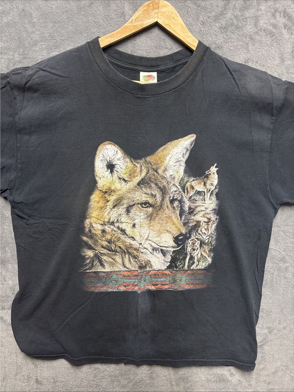 Y2K Era / Style Vintage 90s Aztec Wolf Tee Animal Print size XL